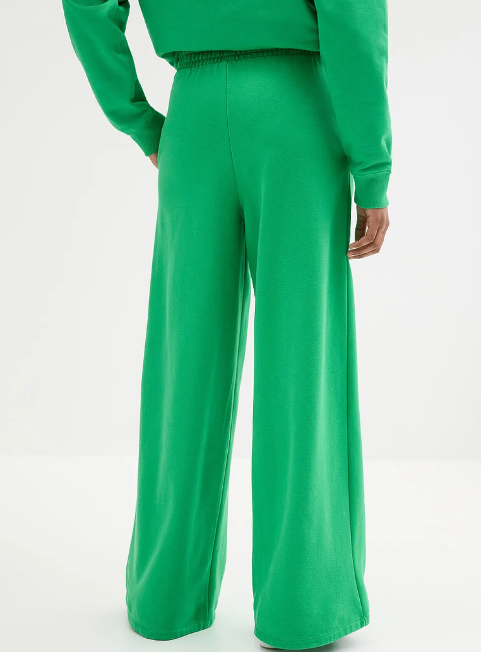 Extra-wide fleece pant