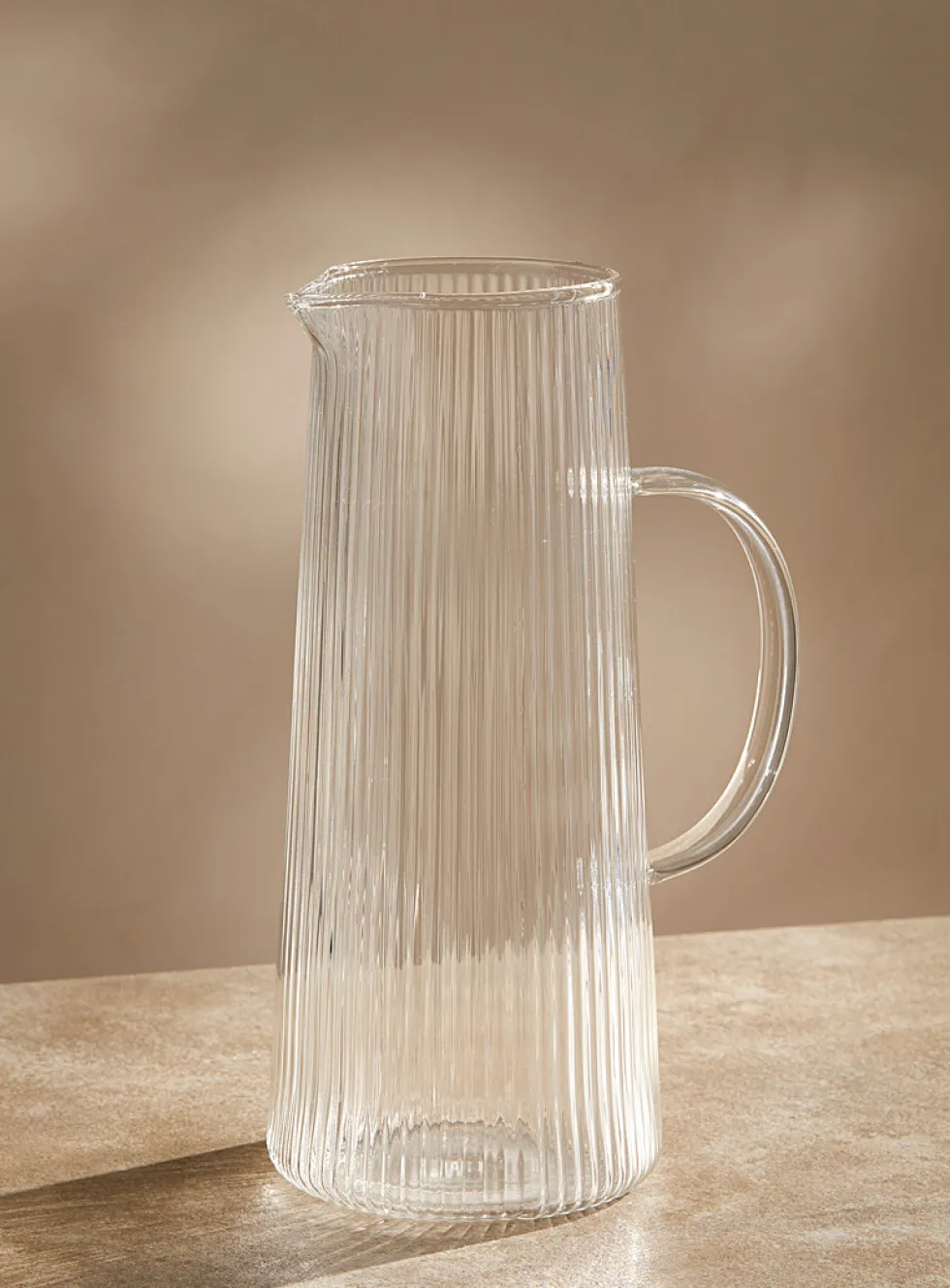 Fine grooved pitcher
