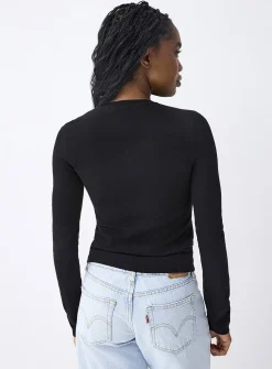Fitted solid-colour crew-neck sweater
