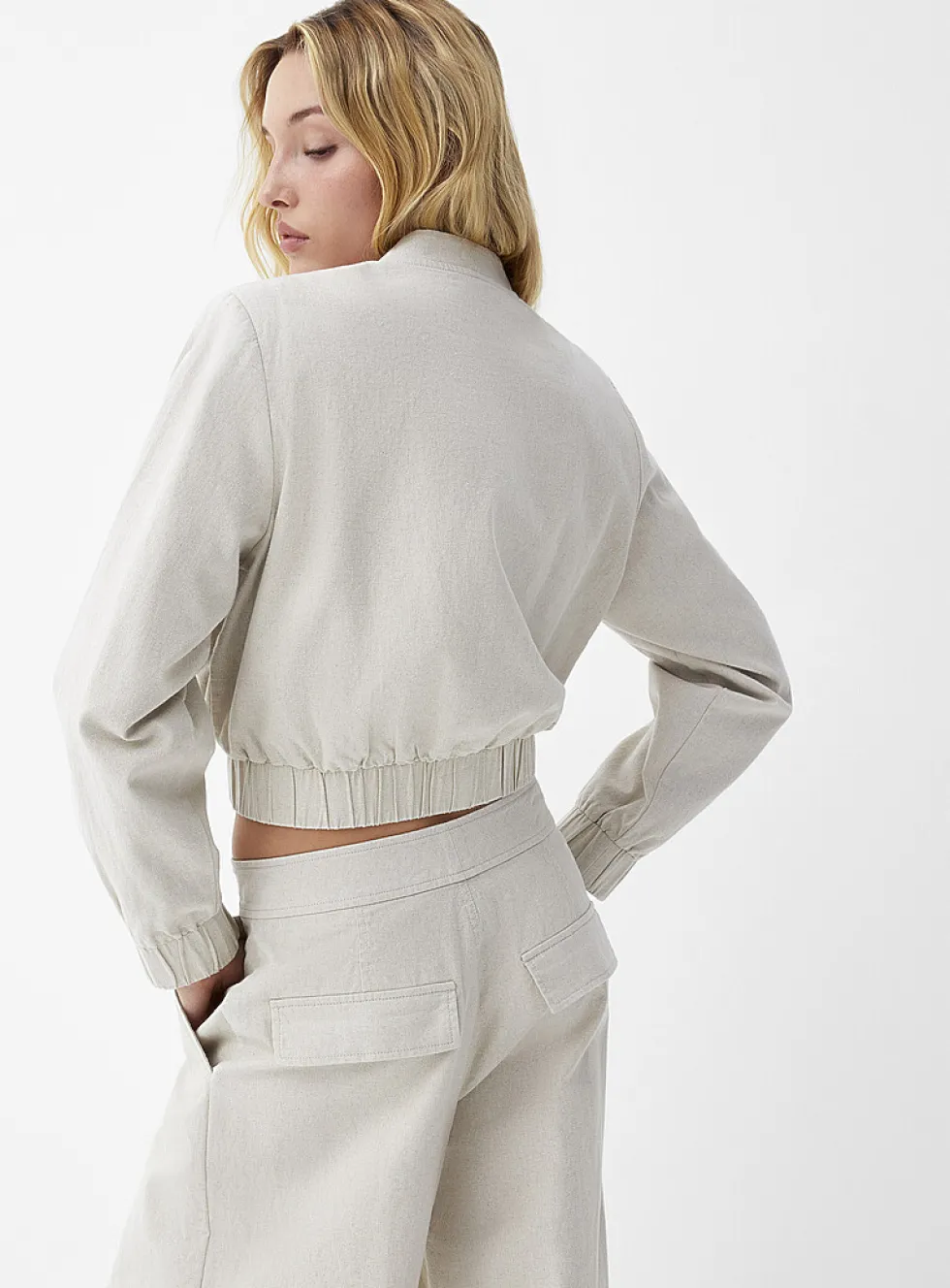 Flap pockets cropped linen-blend jacket