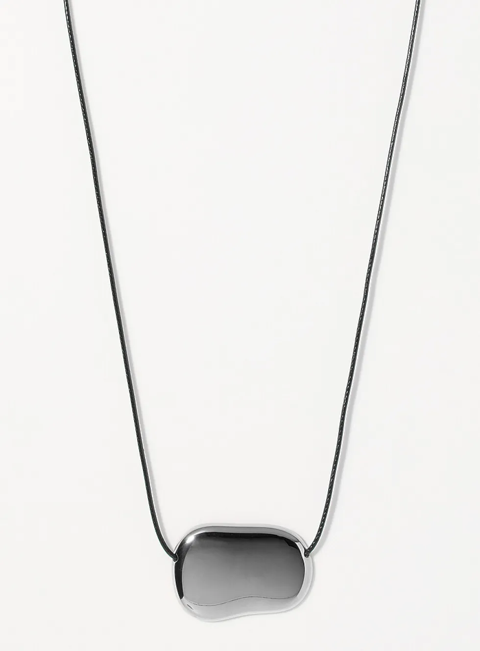 Flat metallic medallion rope necklace