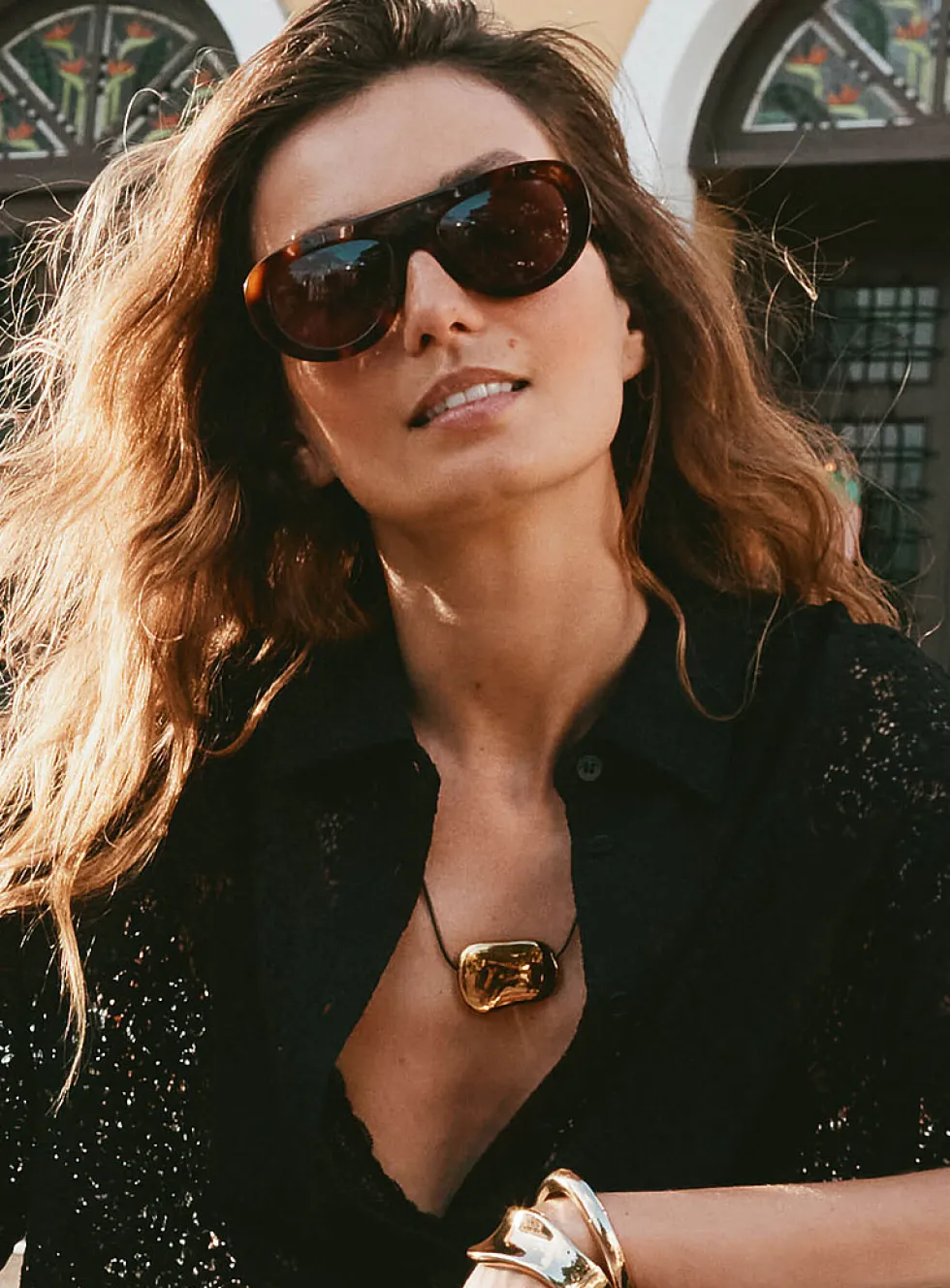 Flat metallic medallion rope necklace