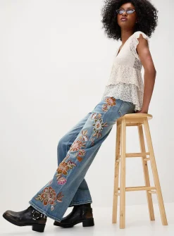 Floral embroidery straight-leg jean