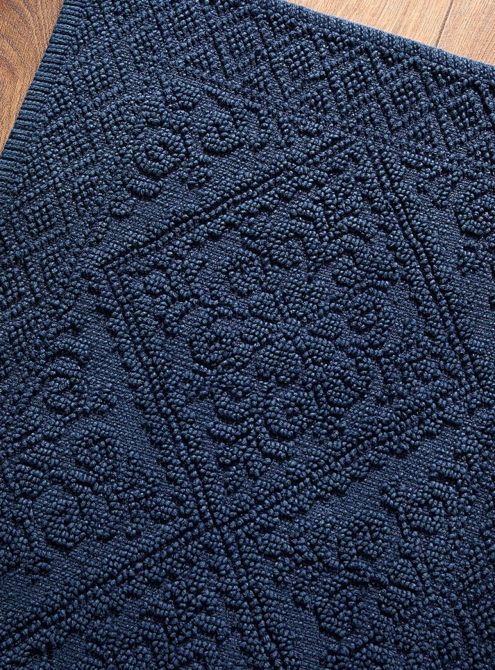 Floral medallion bath mat