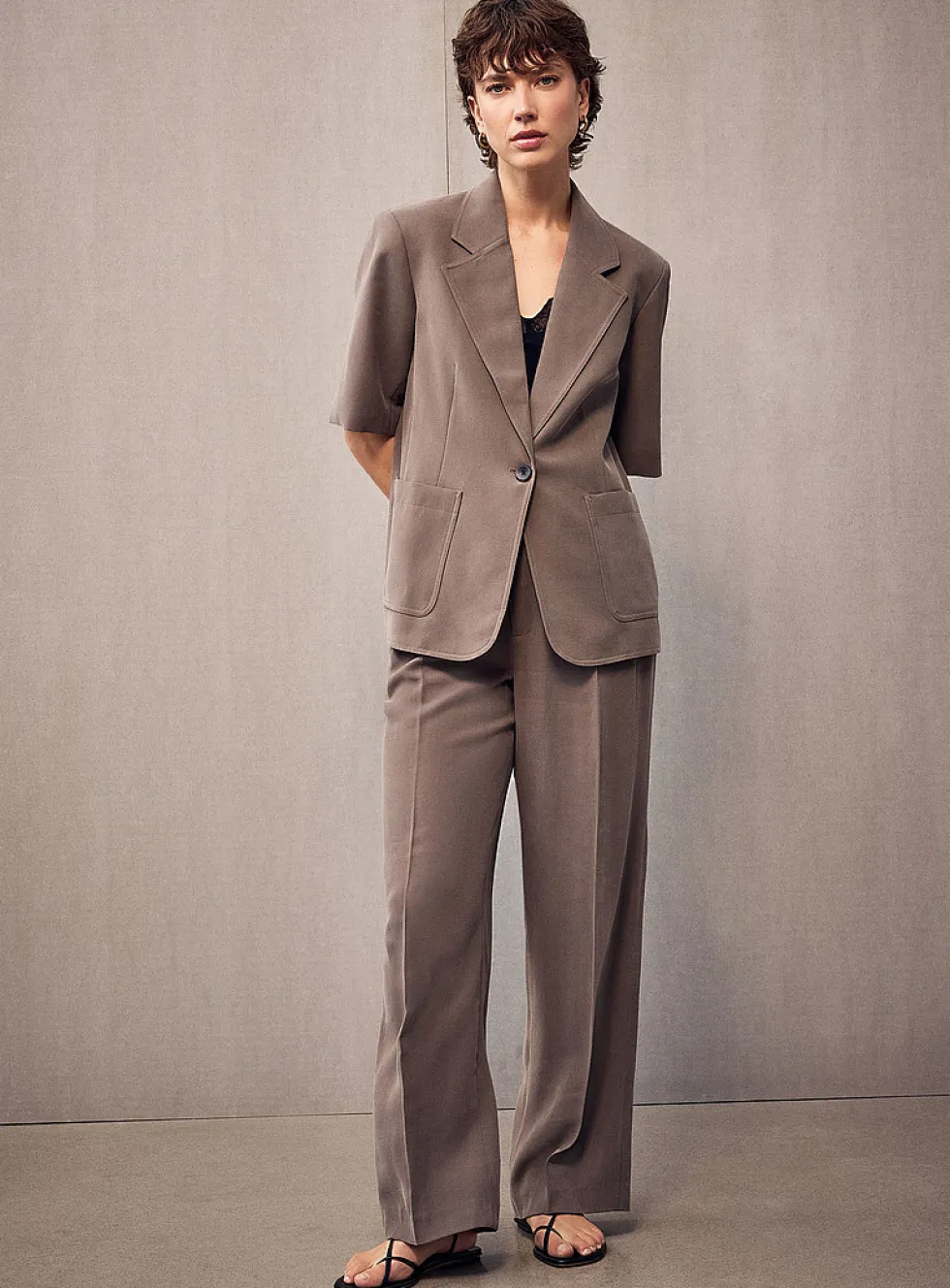 Fluid loose-fit short-sleeve blazer