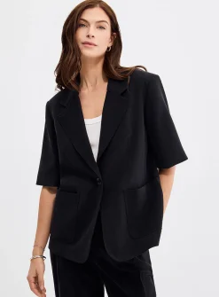Fluid loose-fit short-sleeve blazer
