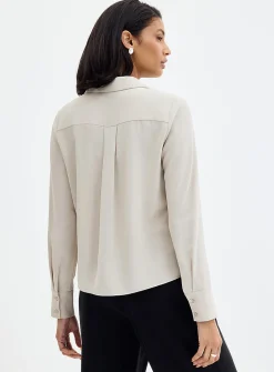 Fluid notched-collar shirt