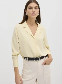 Fluid notched-collar shirt