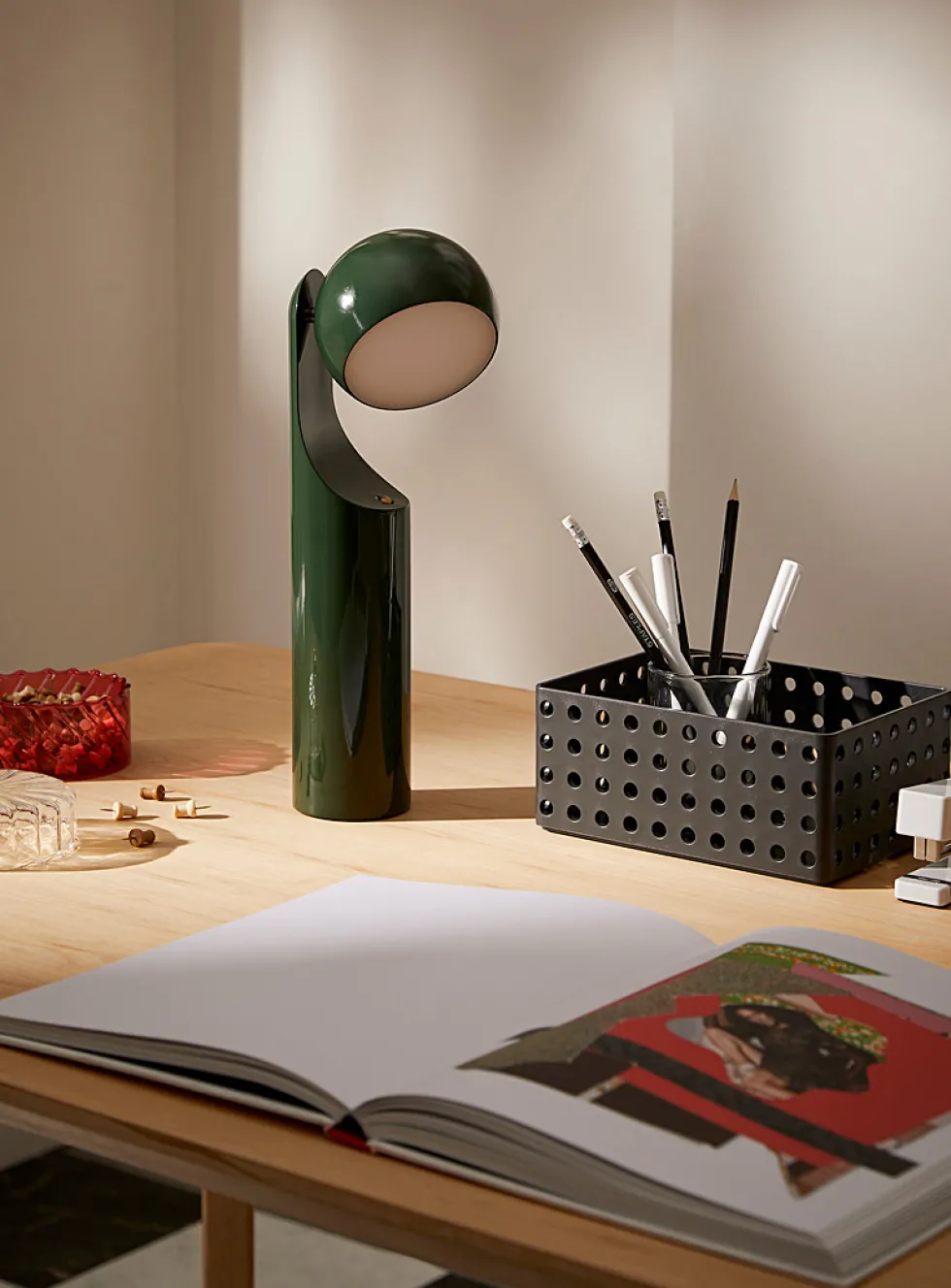 Geometric articulated portable lamp