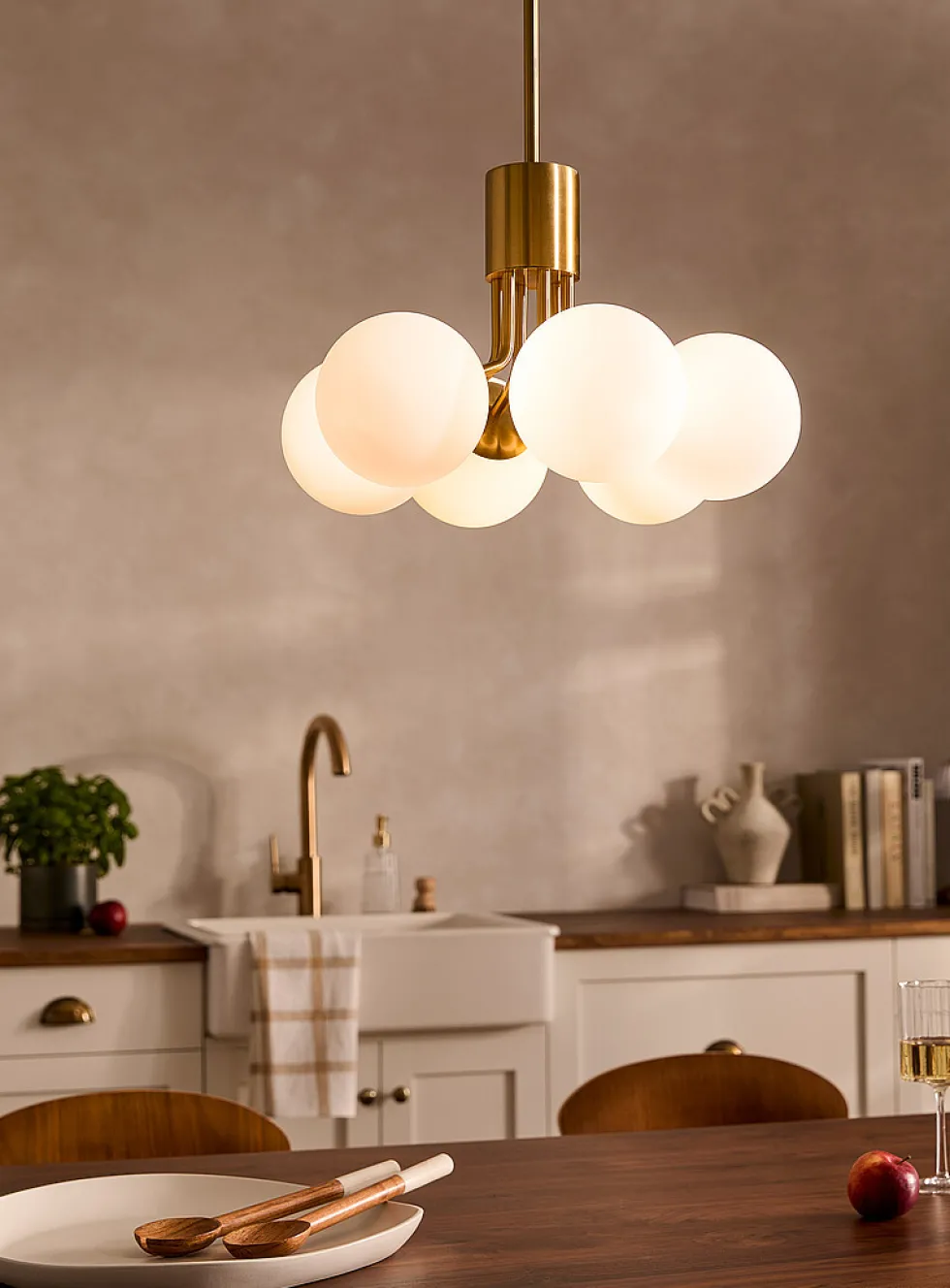 Golden floral ode hanging lamp