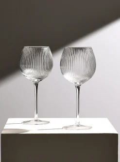 Grooved wine glasses