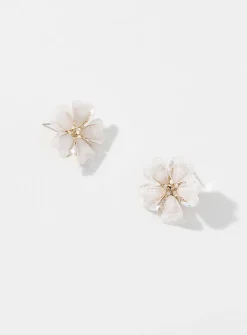 Heart-shaped petal flower earrings