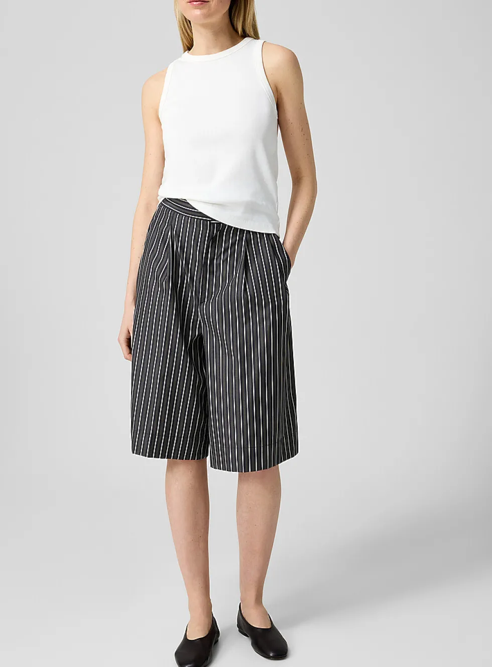Henna flared-leg striped Bermuda short