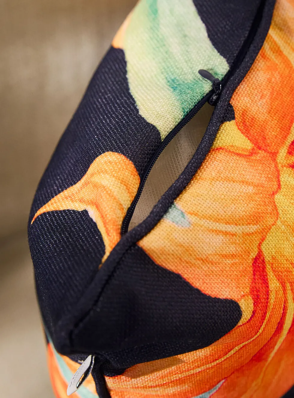 Hibiscus flowers removable-cover outdoor cushion