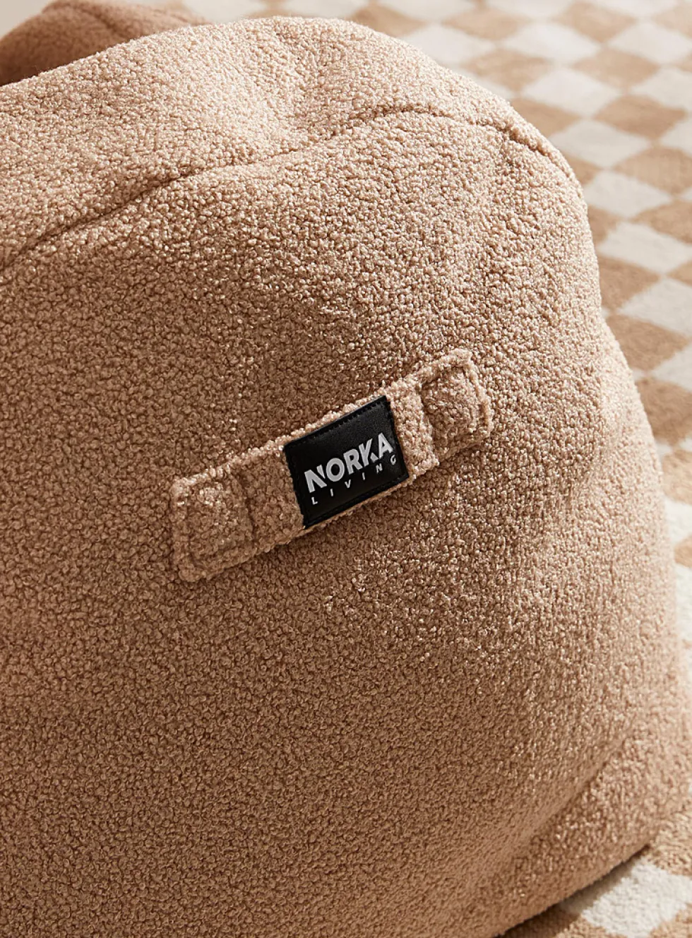High-pile fleece mini chair