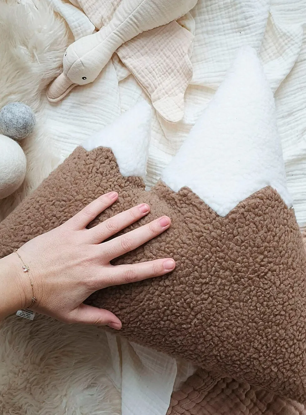High-pile fleece snowy mountain cushion