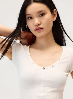 Iridescent buttons V-neck T-shirt