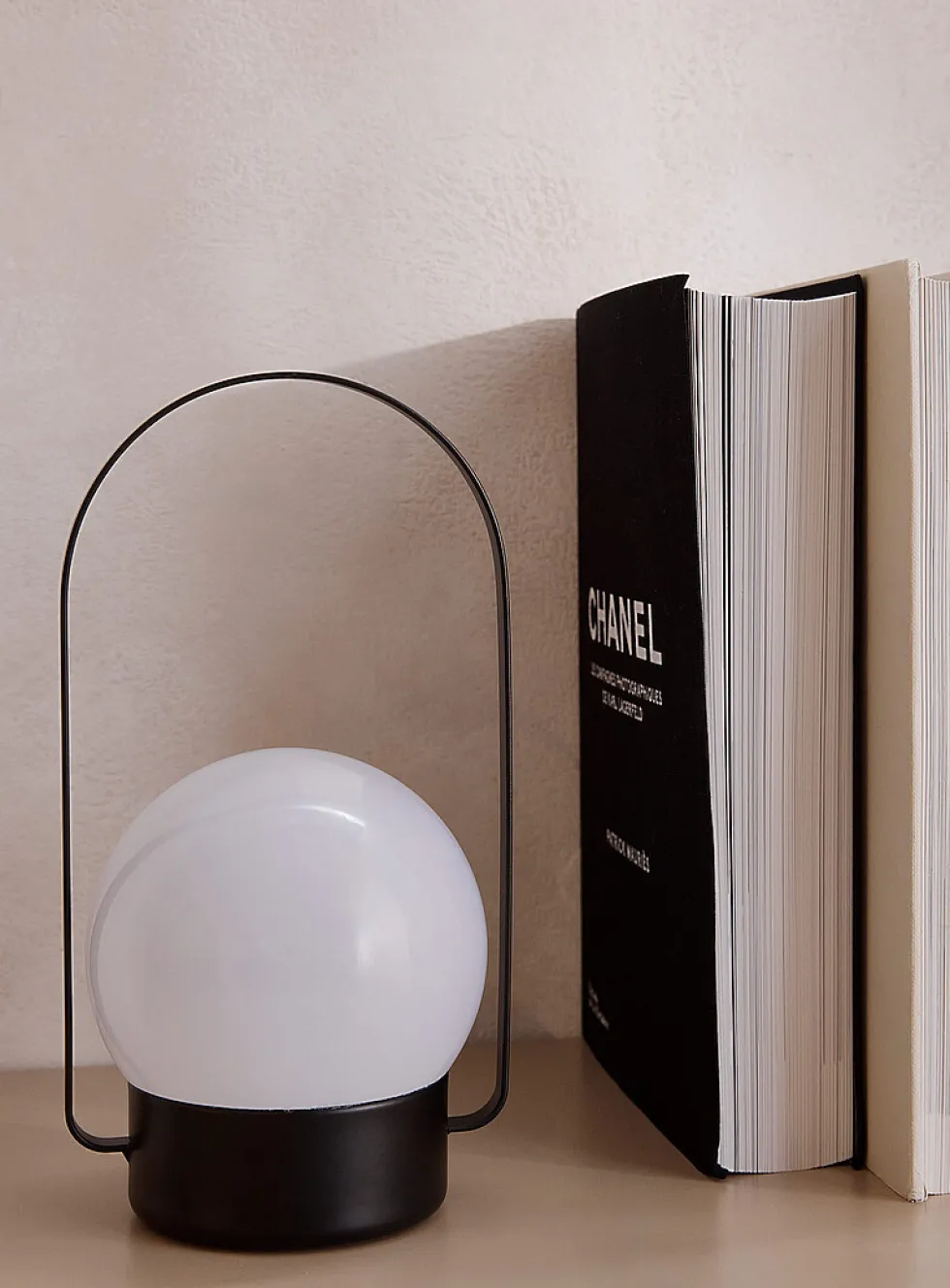 Iridescent dome metal LED lamp