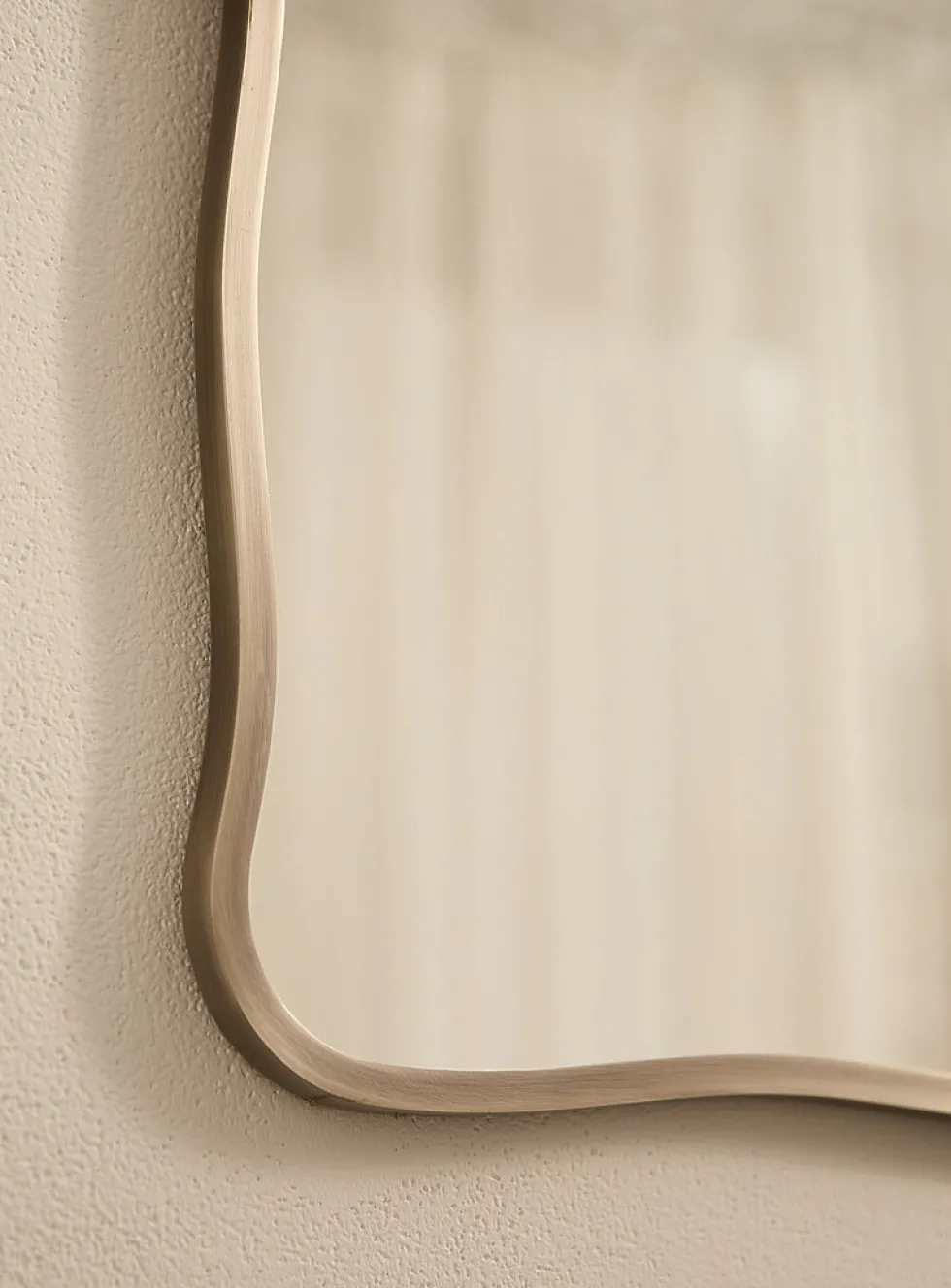 Irregular frame rectangular mirror