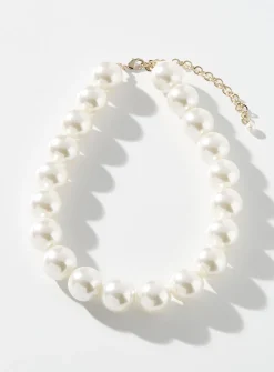 Jumbo pearl necklace