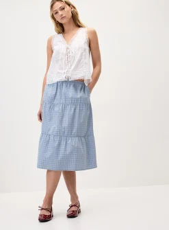Lace details buttoned cami
