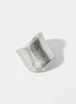 Large brushed ring
