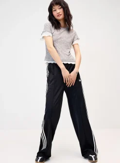 Layered lettuce-trim fooler T-shirt