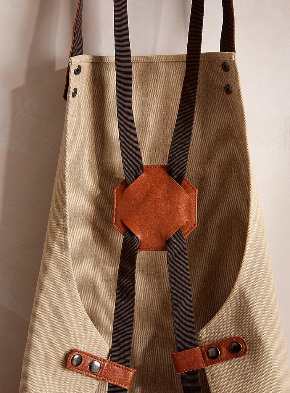 Leather accents canvas apron