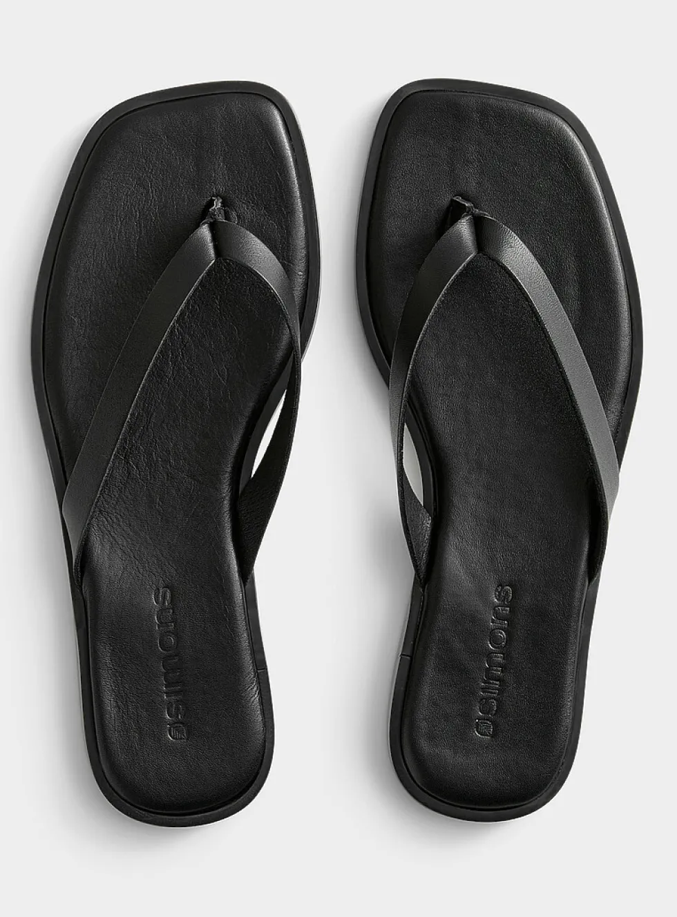 Leather V-strap cushioned sandals