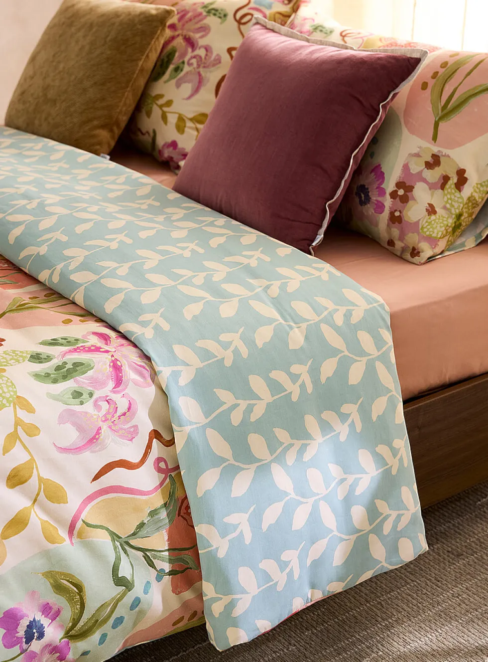 Les Fleurs gentle blooms duvet cover set