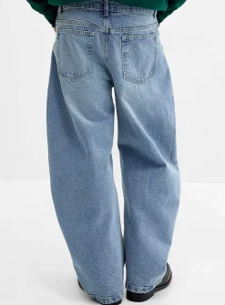 Light-blue wash loose jean