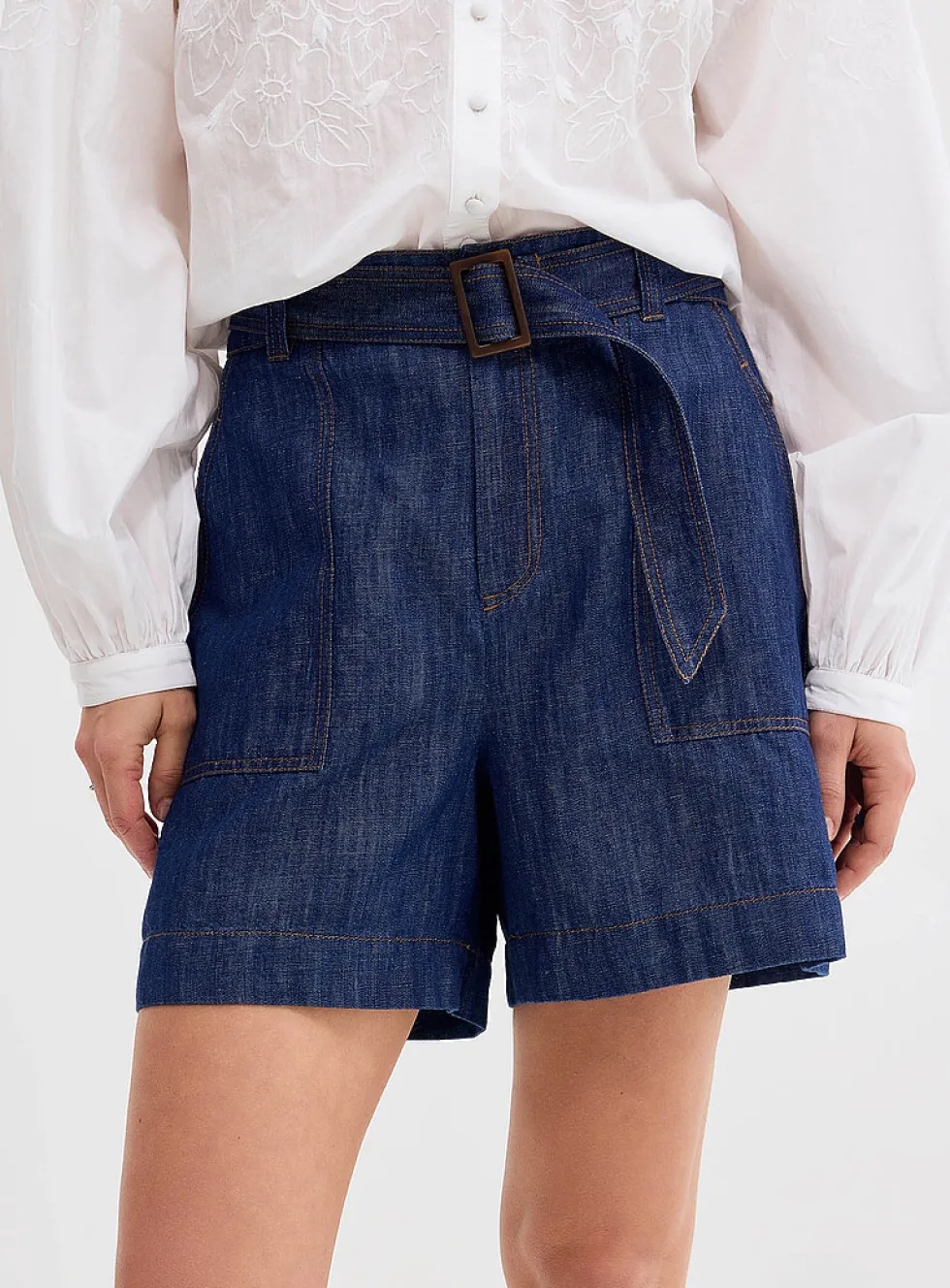 Lightweight denim belted short