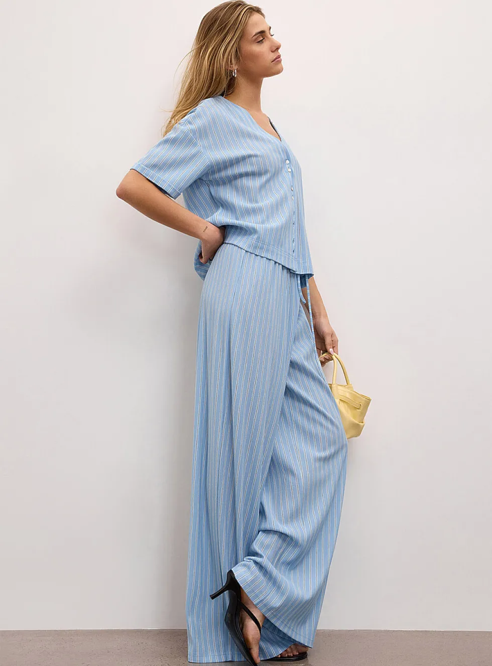 Lightweight piqué knit wide-leg pant