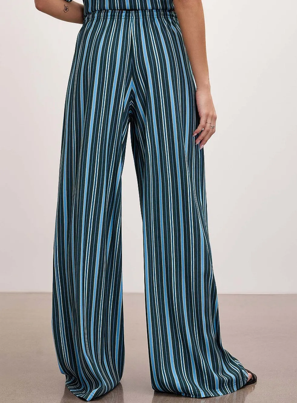 Lightweight piqué knit wide-leg pant