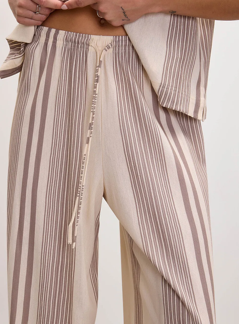 Lightweight piqué knit wide-leg pant