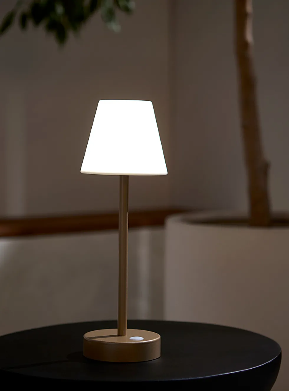 Lola indoor-outdoor table lamp