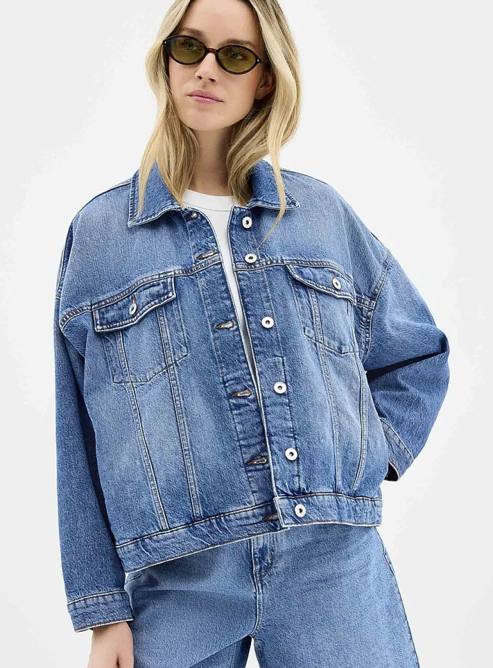 Loose denim jacket