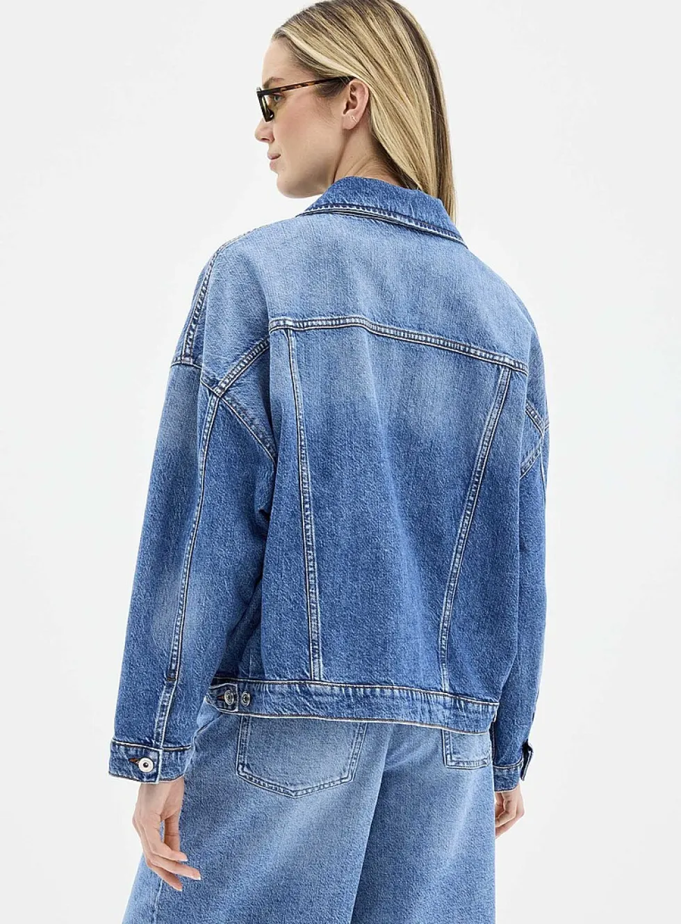 Loose denim jacket