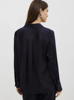 Loose fluid satin shirt