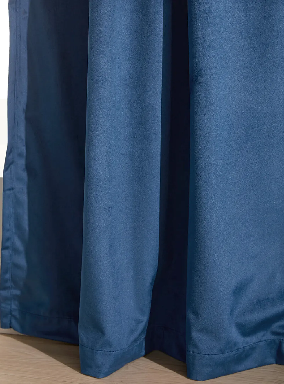 Luxurious velvet curtain