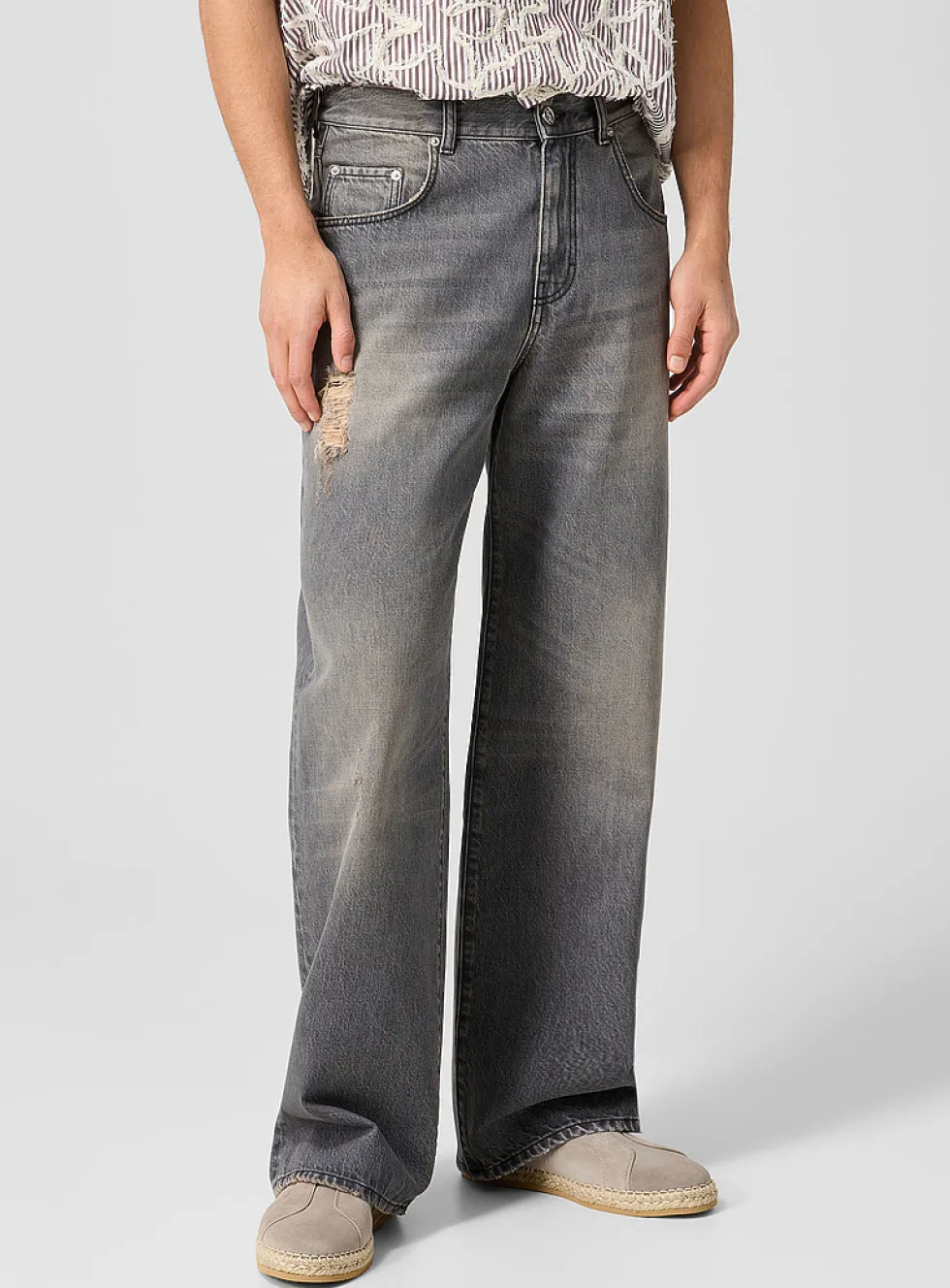 Mass distressed faded wide-leg jean