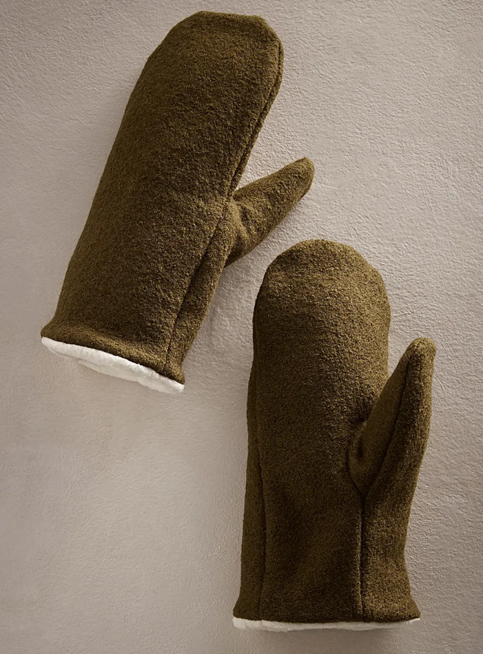 Merino wool mitten