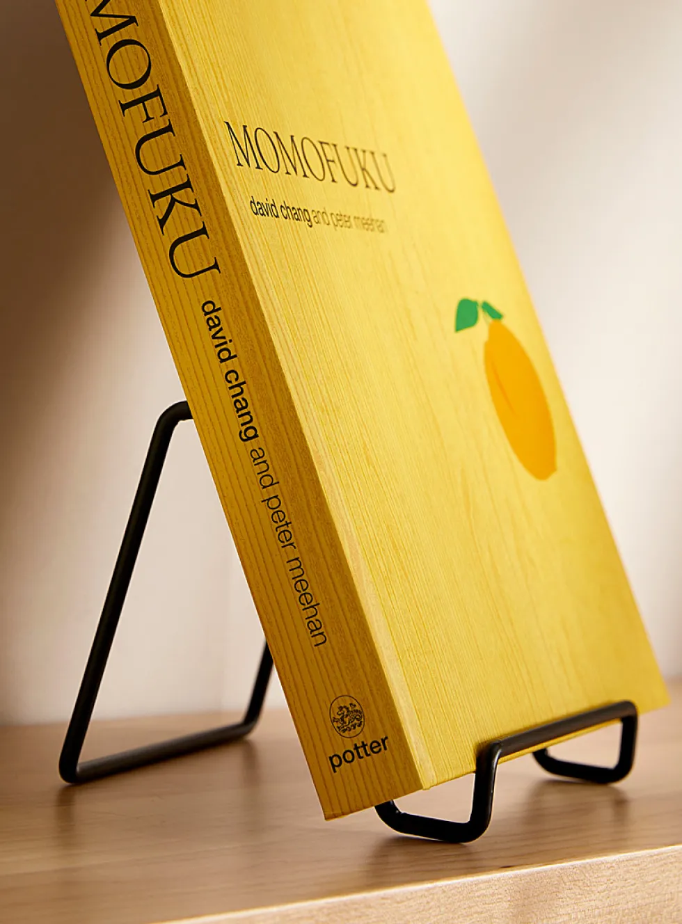 Metallic book holder