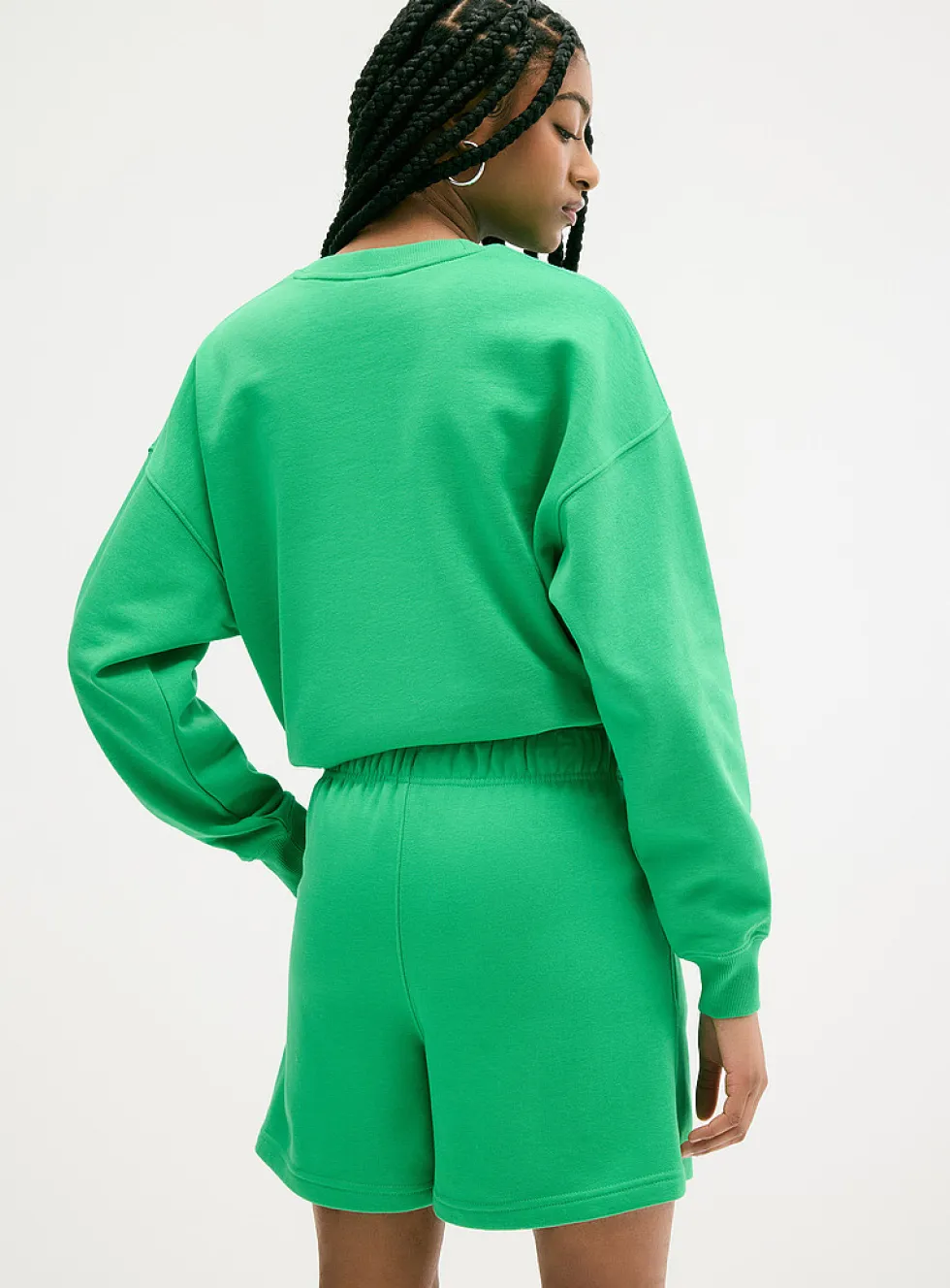 Mid-thigh fleece short