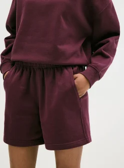 Mid-thigh fleece short