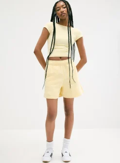 Mid-thigh fleece short