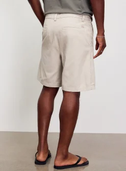 Minimalist chino Bermudas