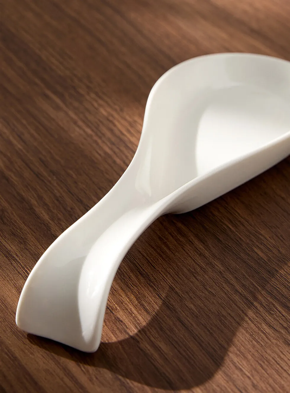 Minimalist spoon rest