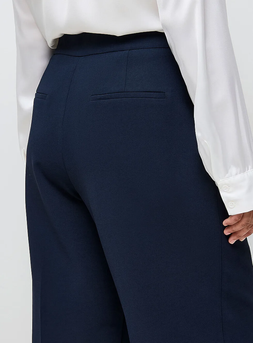 Moderne textured crepe pant