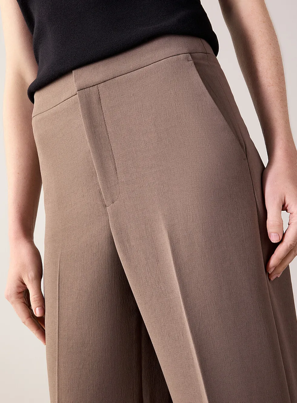 Moderne textured crepe pant
